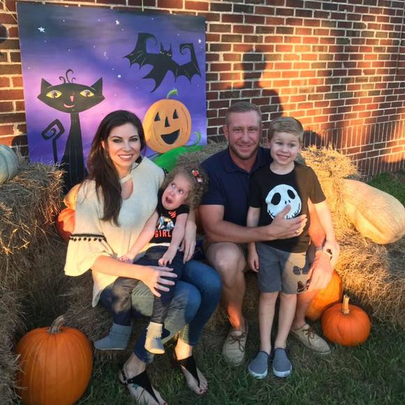 Meet your Posher, Nicole - Picture 1 of 1